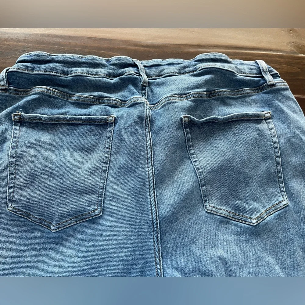 Plus Boyfriend Jeans - Picture 11 of 11